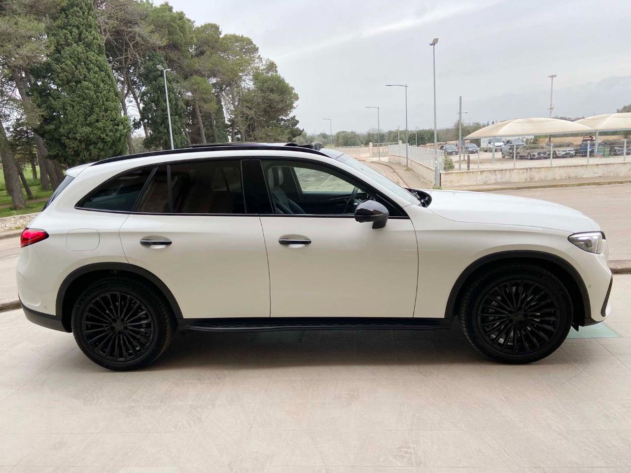 MERCEDES-BENZ GLC 300 d 4Matic Mild Hybrid AMG Line Premium Plus TETTO. - 4