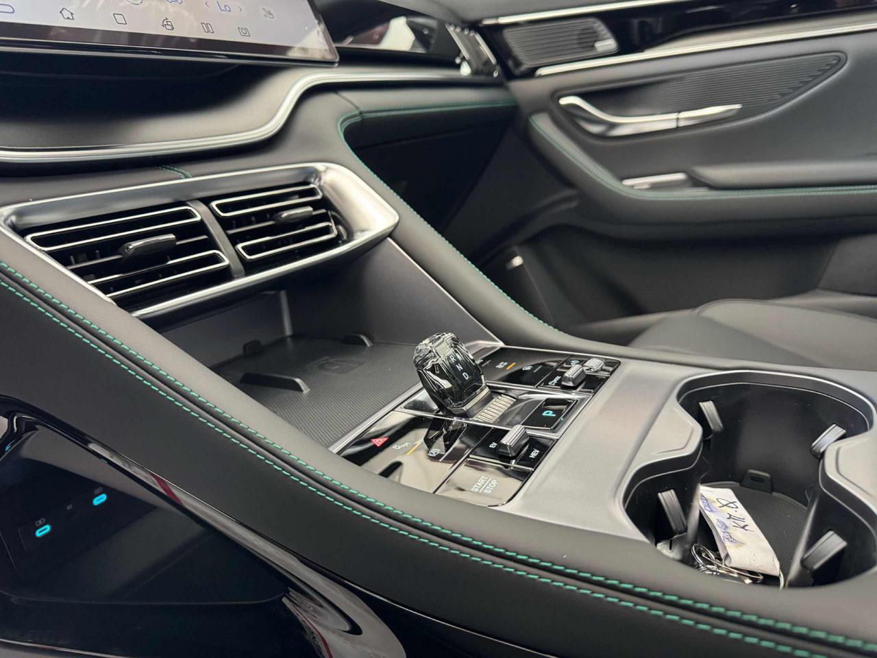 BYD Seal U DMi 1.5 Turbo 324 CV PHEV Design - 18