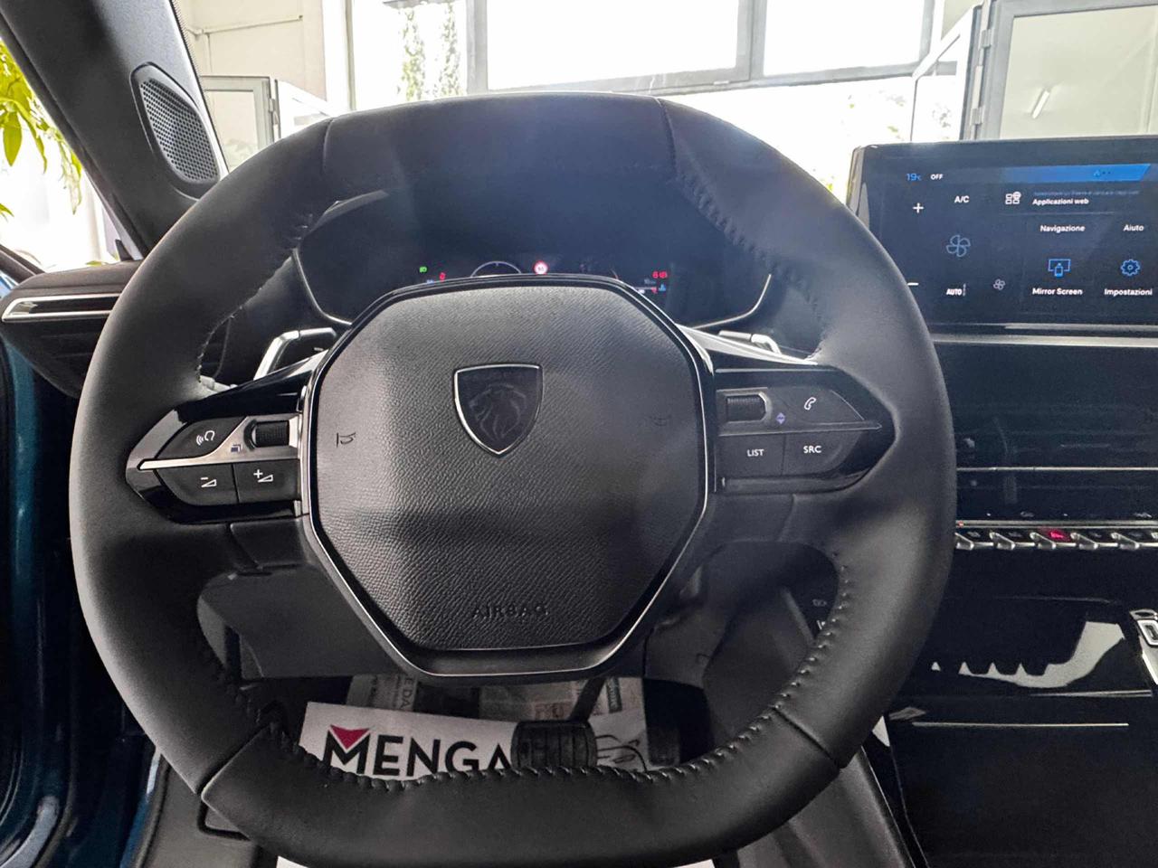 PEUGEOT 2008 Hybrid 145 e-DCS6 Allure - 13