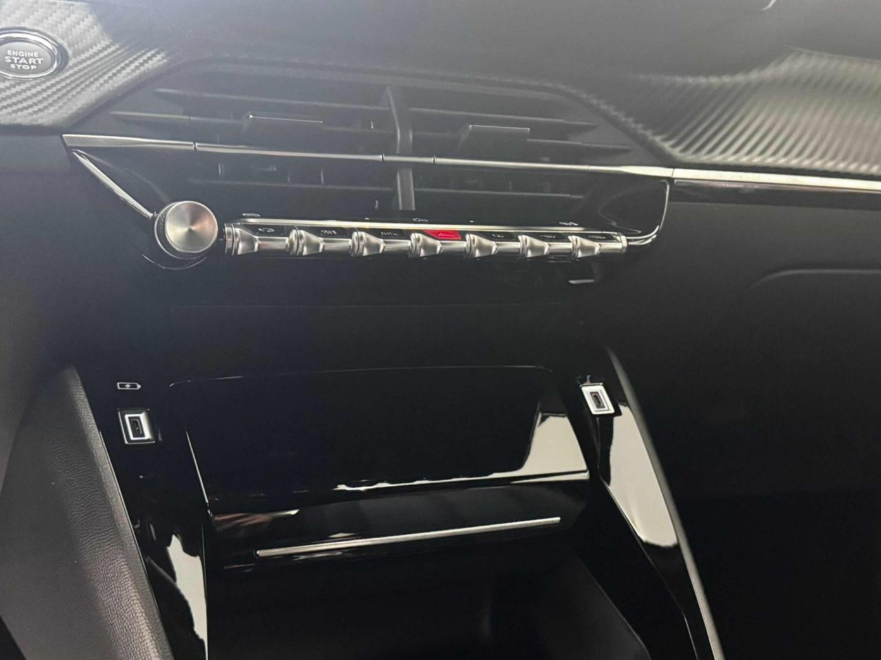 PEUGEOT 2008 Hybrid 145 e-DCS6 Allure - 61