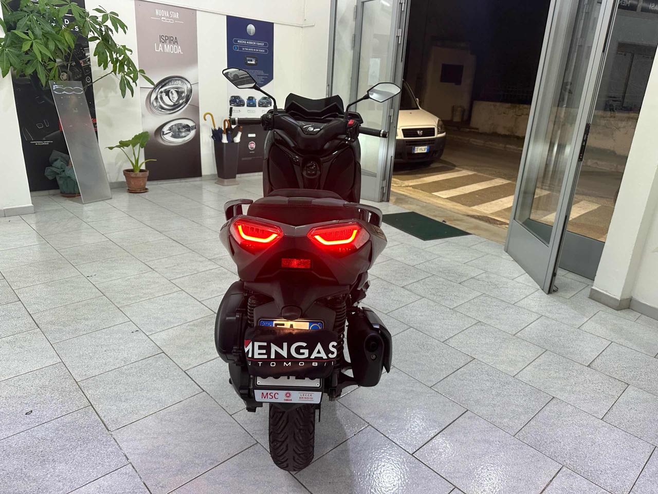 YAMAHA X-MAX 300 Tech - 5