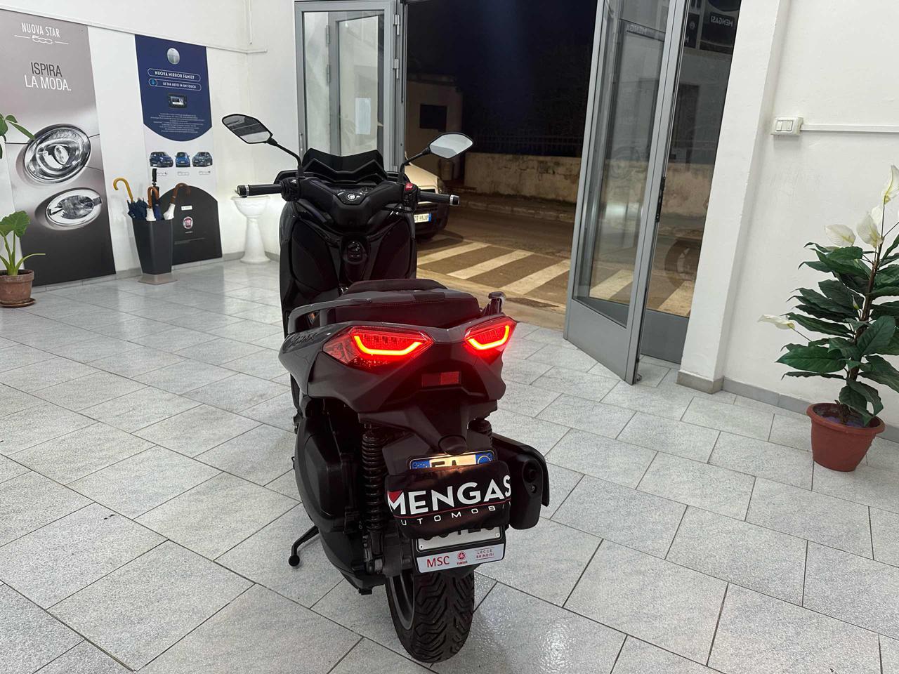 YAMAHA X-MAX 300 Tech - 4