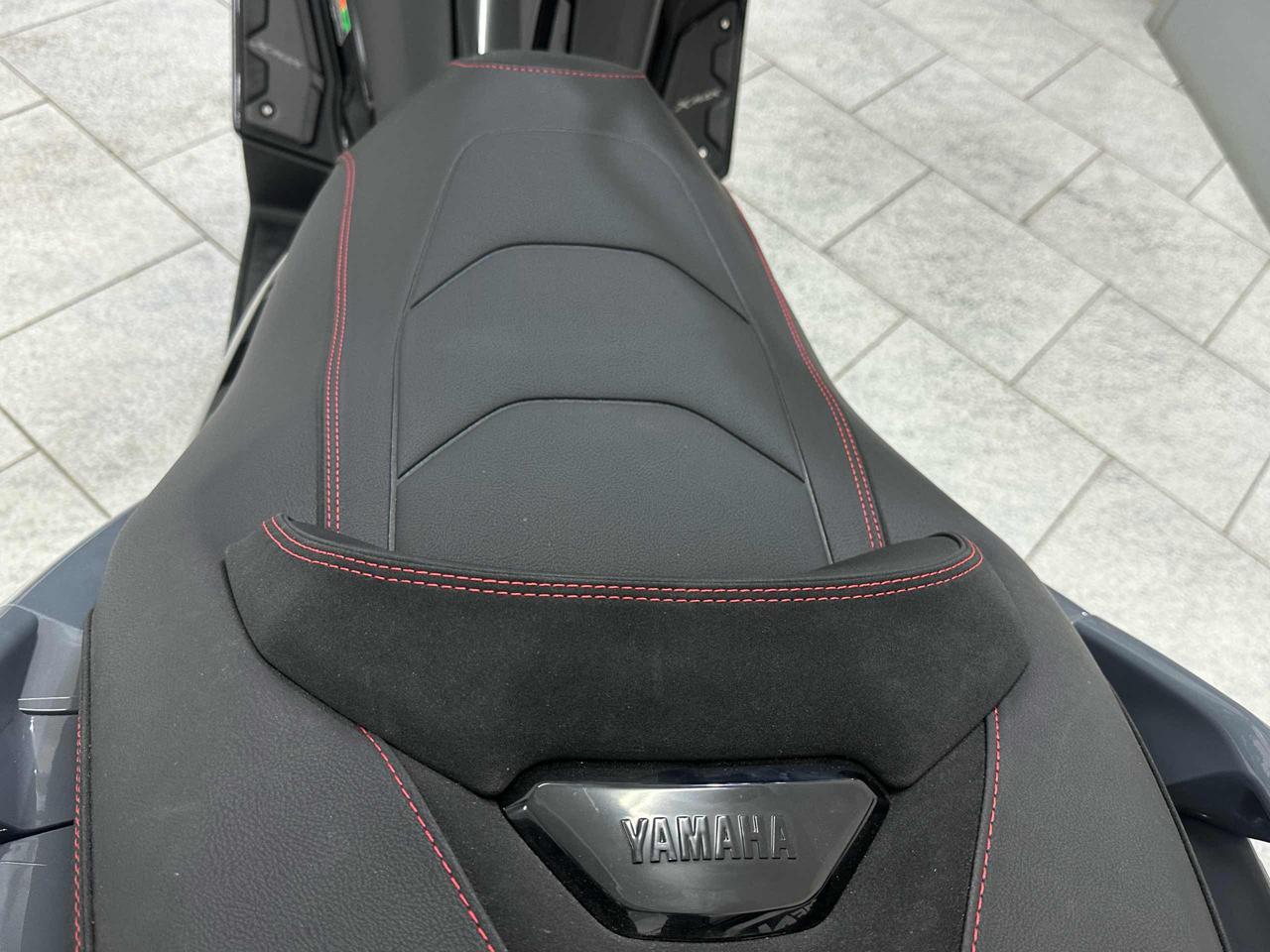 YAMAHA X-MAX 300 Tech - 9