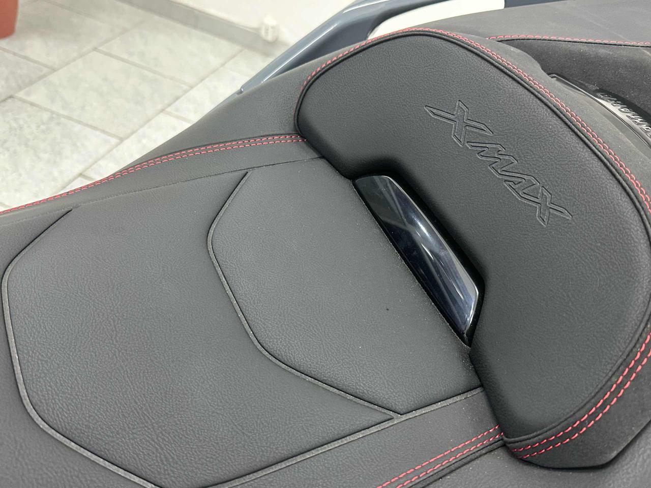 YAMAHA X-MAX 300 Tech - 10