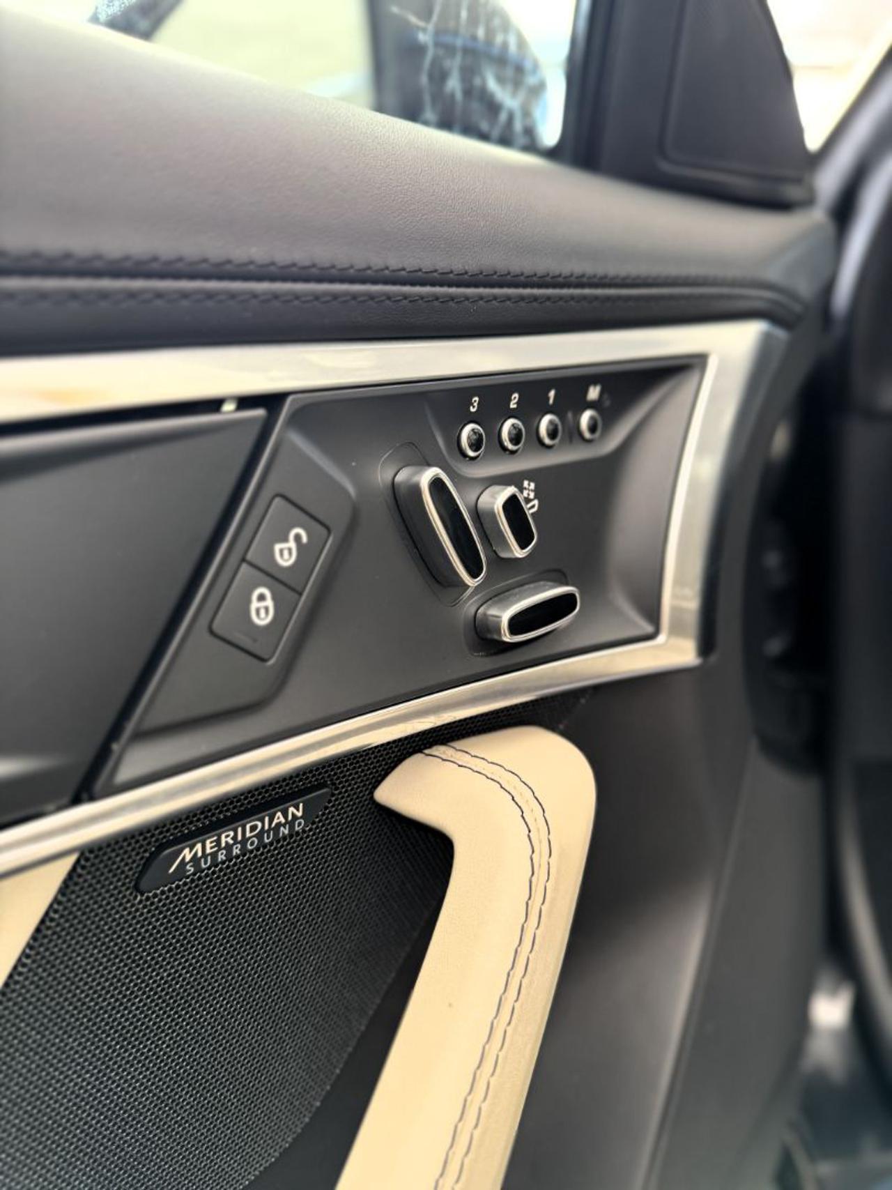 JAGUAR F-Type 2.0i Cabrio R-Dynamic - 30