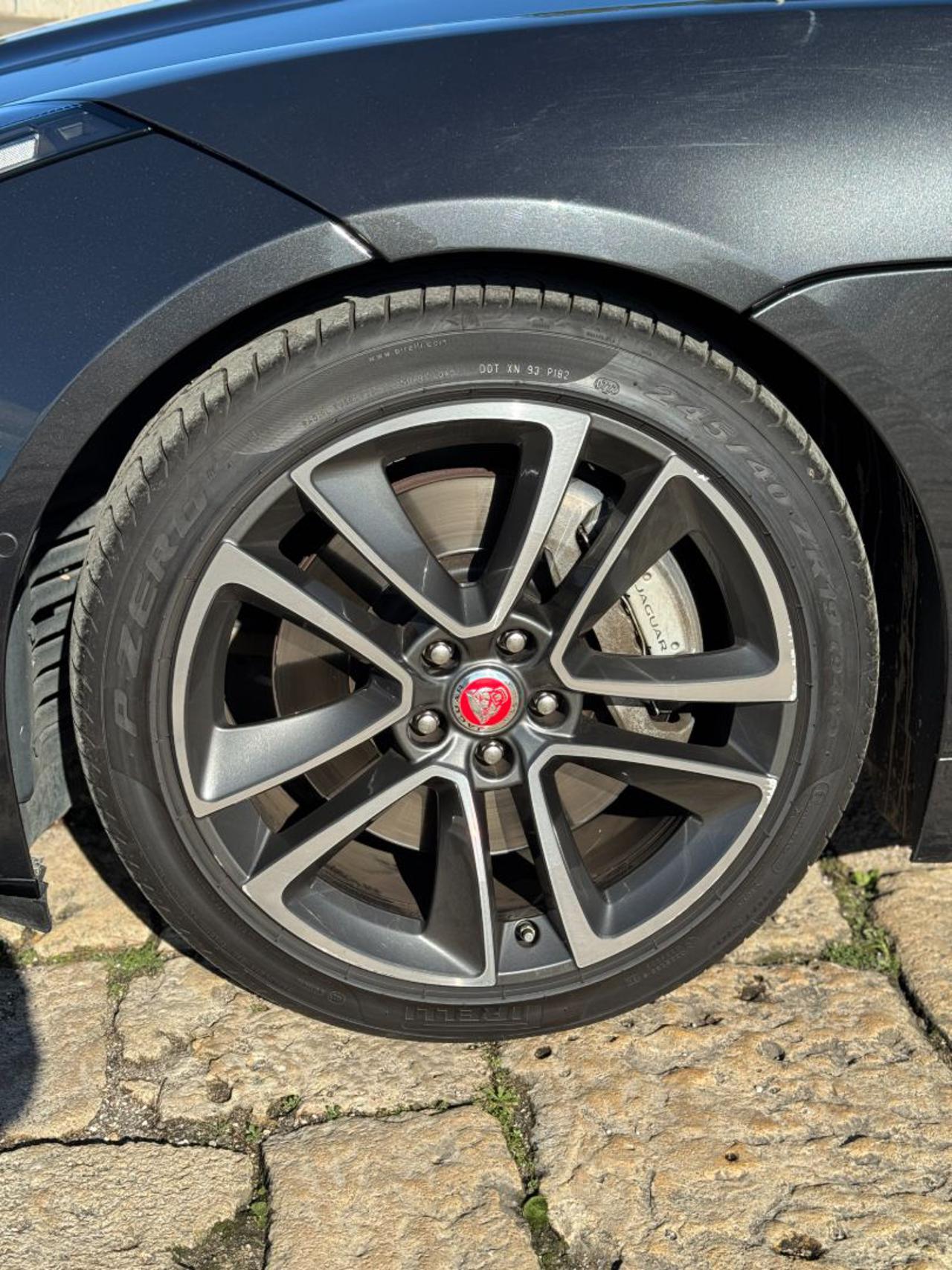 JAGUAR F-Type 2.0i Cabrio R-Dynamic - 24