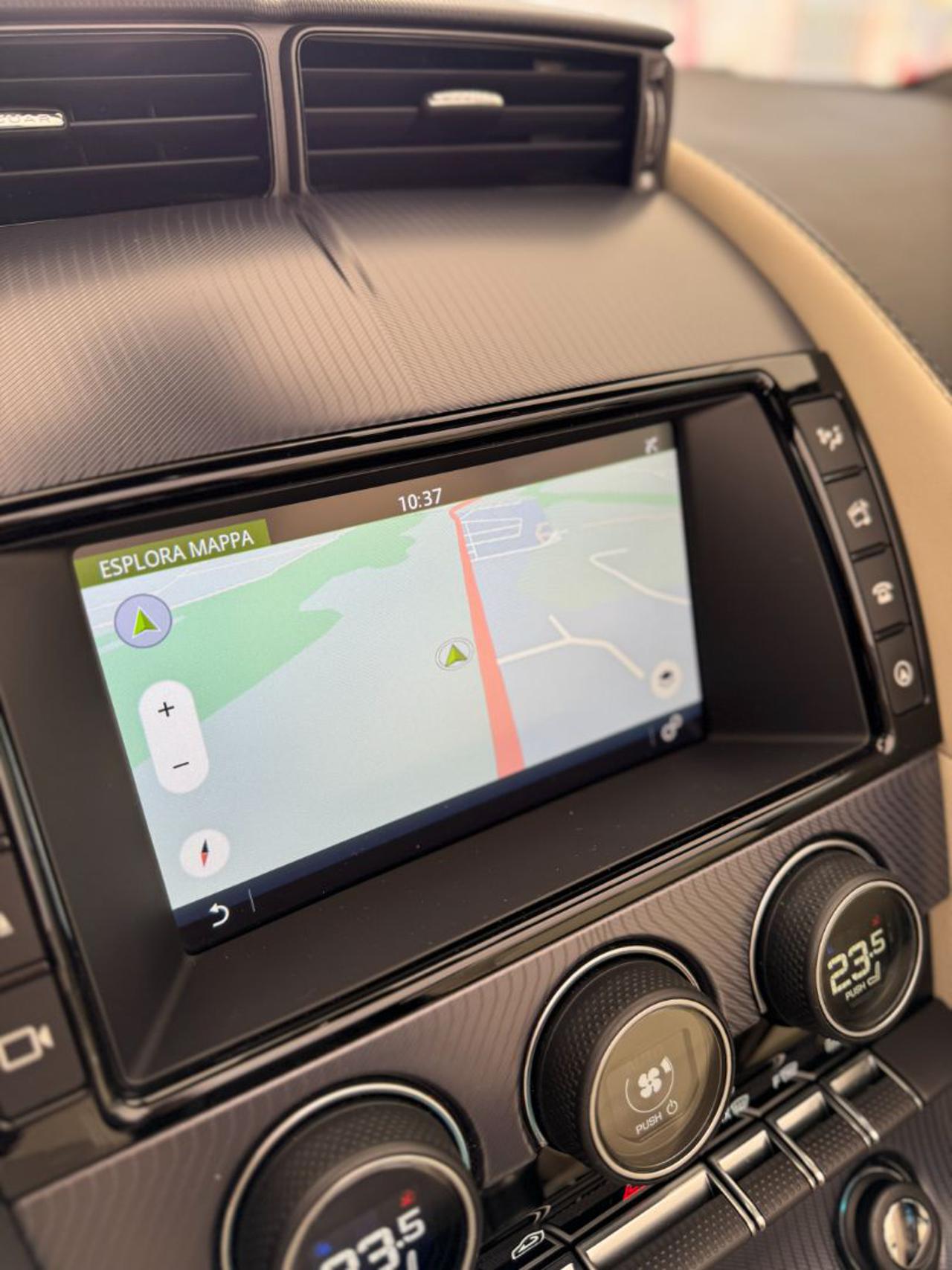 JAGUAR F-Type 2.0i Cabrio R-Dynamic - 29