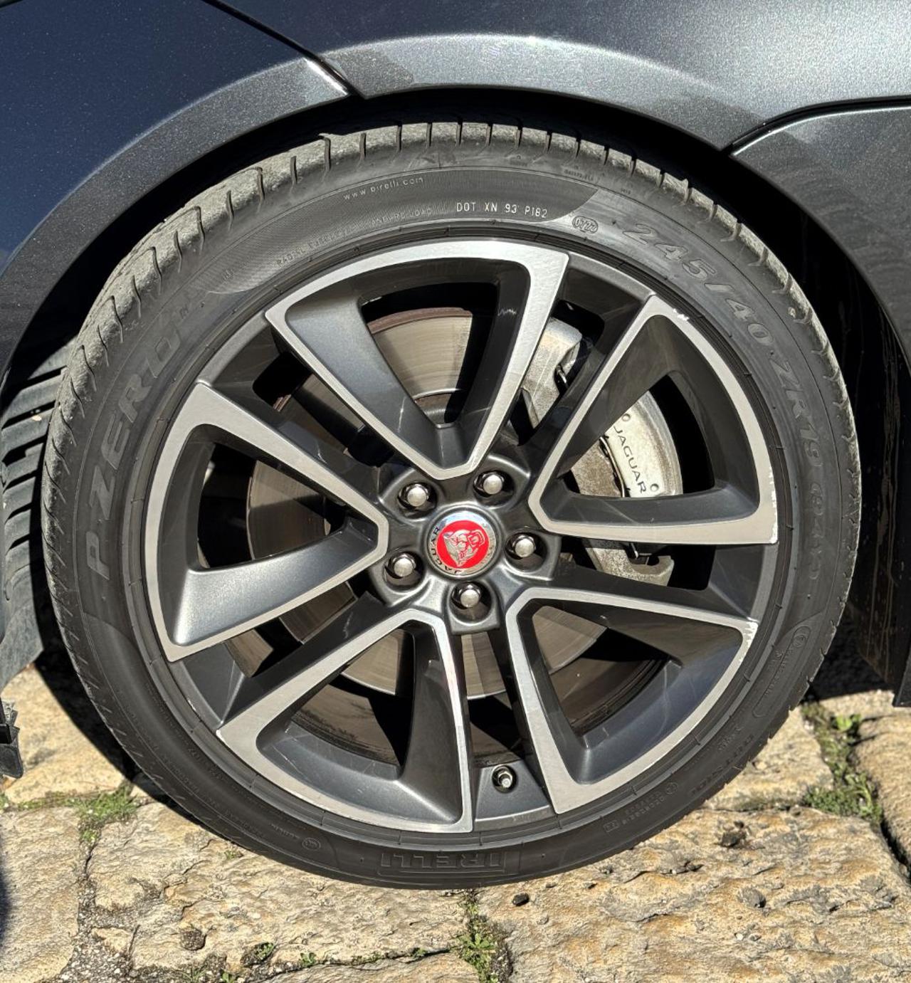 JAGUAR F-Type 2.0i Cabrio R-Dynamic - 34