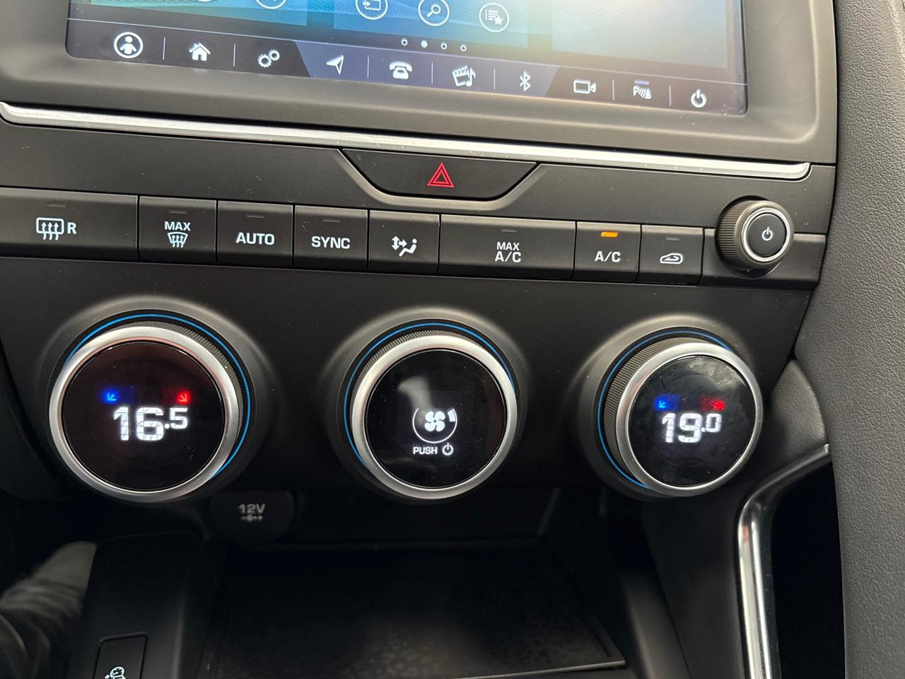 JAGUAR E-Pace 2.0D 150 CV AWD aut. - 18