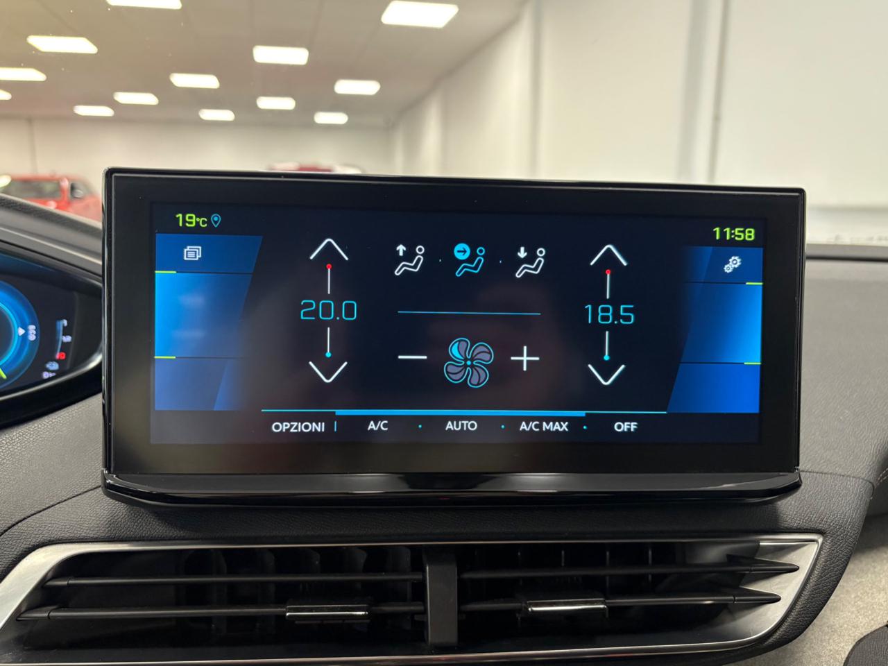 PEUGEOT 3008 Hybrid 225 e-EAT8 GT Pack IVA ESPOSTA - 17