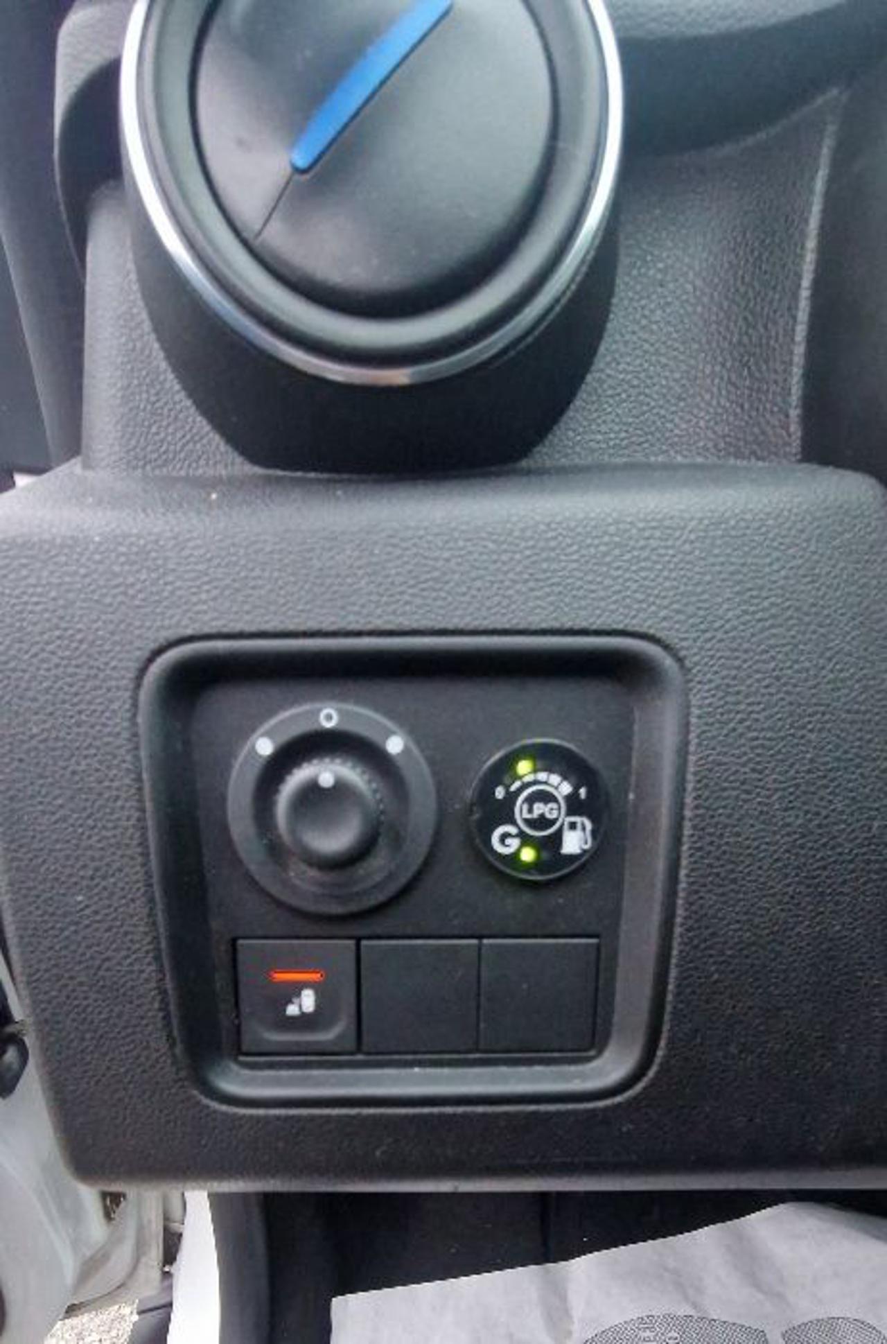 DACIA Duster 1.0 TCe 100 CV ECO-G 4x2 15th Anniversary - 9