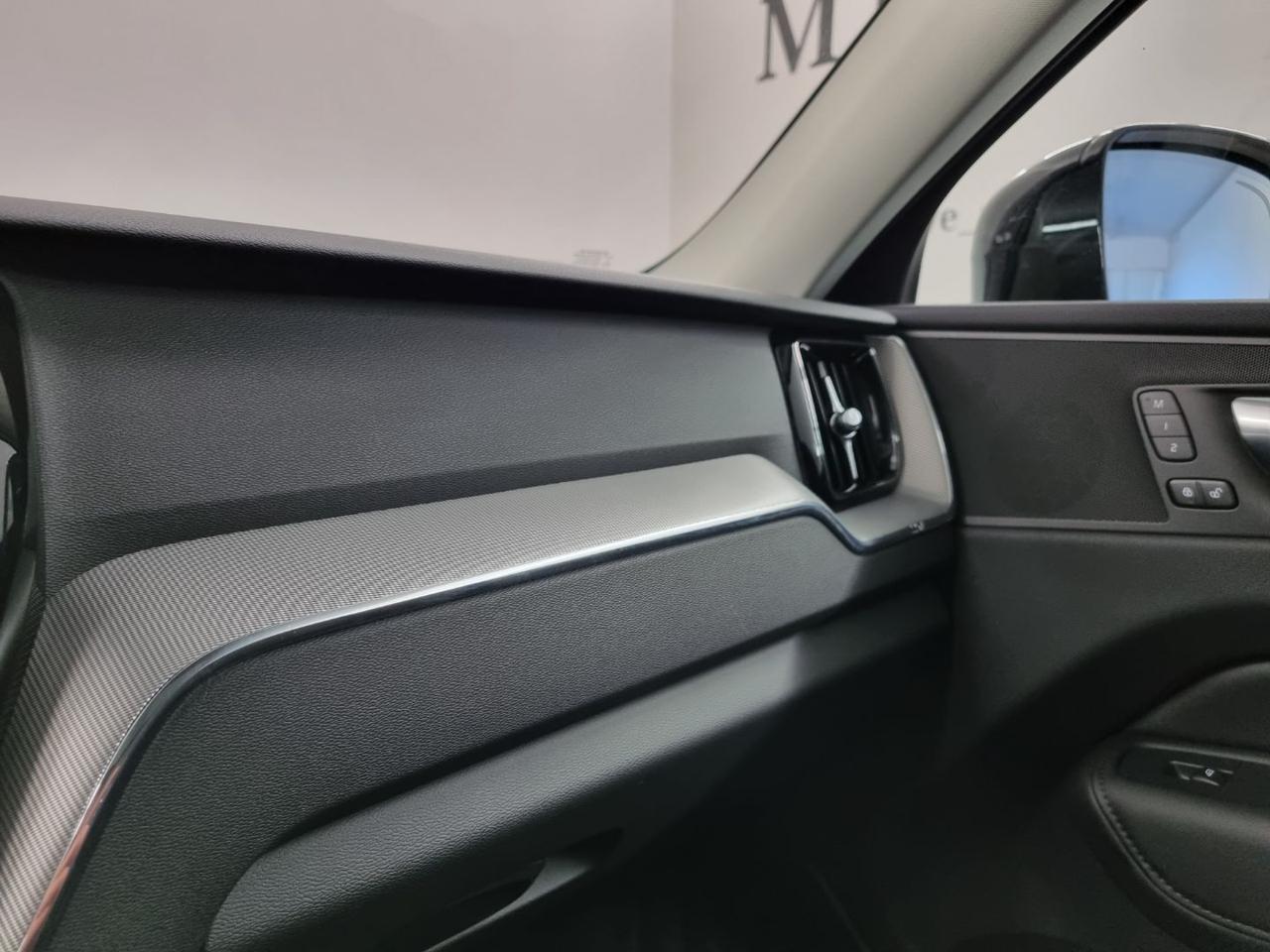 VOLVO XC60 T6 Recharge Plug-in Hybrid AWD automatico Plus Dar - 35