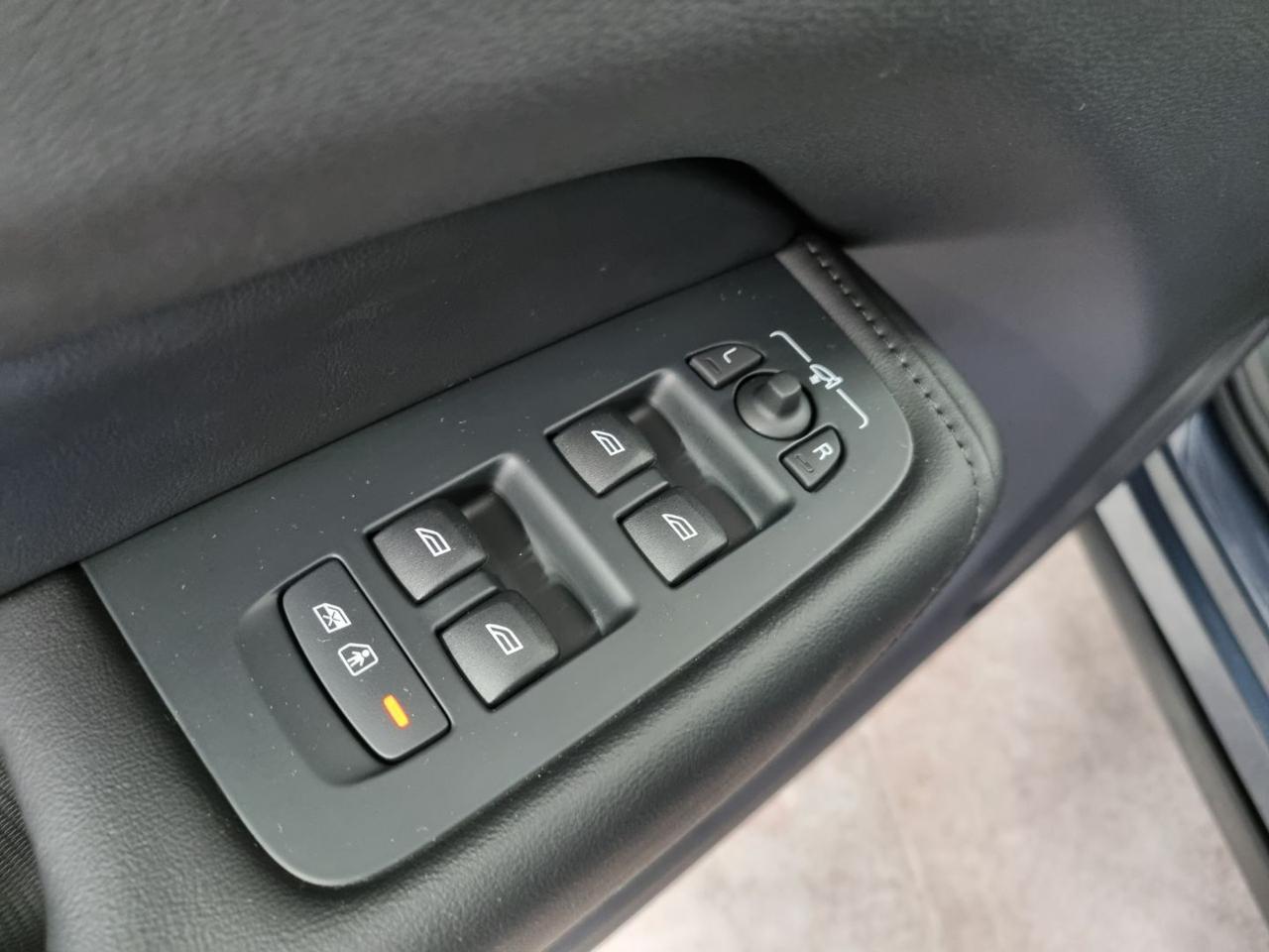 VOLVO XC60 T6 Recharge Plug-in Hybrid AWD automatico Plus Dar - 14