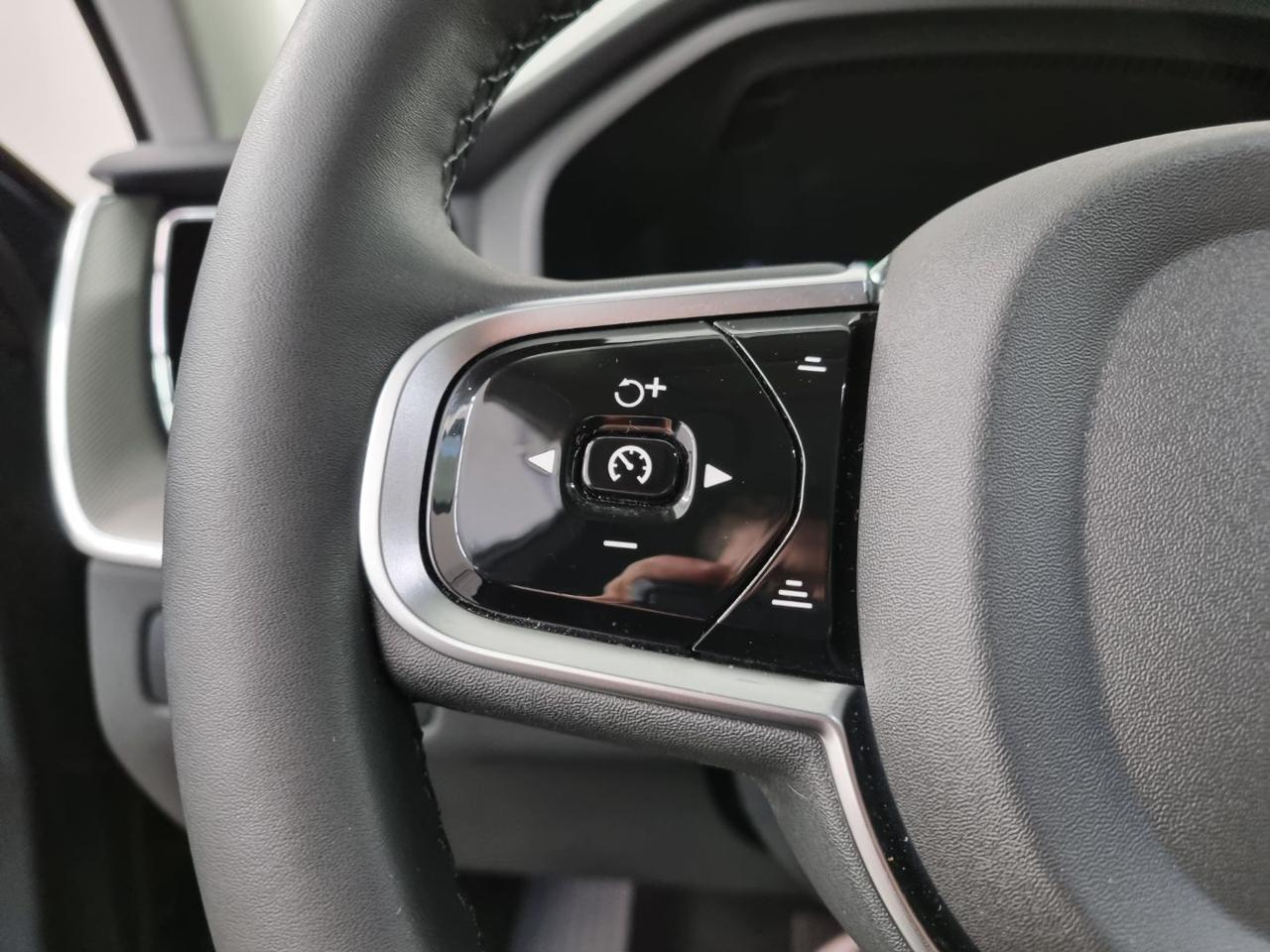 VOLVO XC60 T6 Recharge Plug-in Hybrid AWD automatico Plus Dar - 28