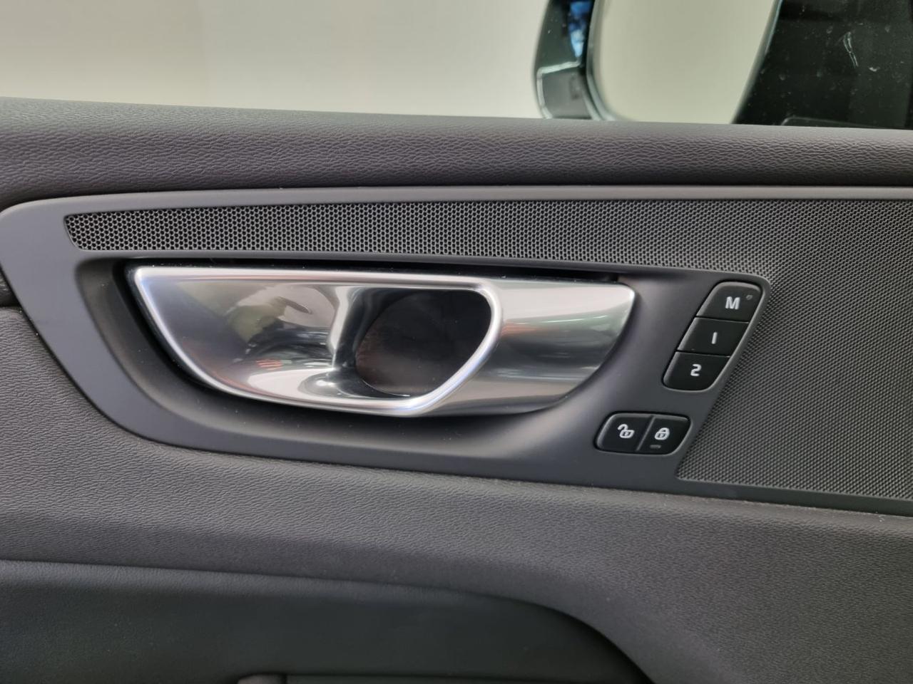 VOLVO XC60 T6 Recharge Plug-in Hybrid AWD automatico Plus Dar - 15