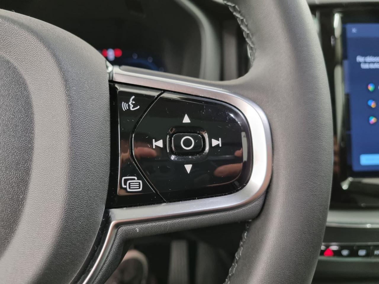 VOLVO XC60 T6 Recharge Plug-in Hybrid AWD automatico Plus Dar - 27