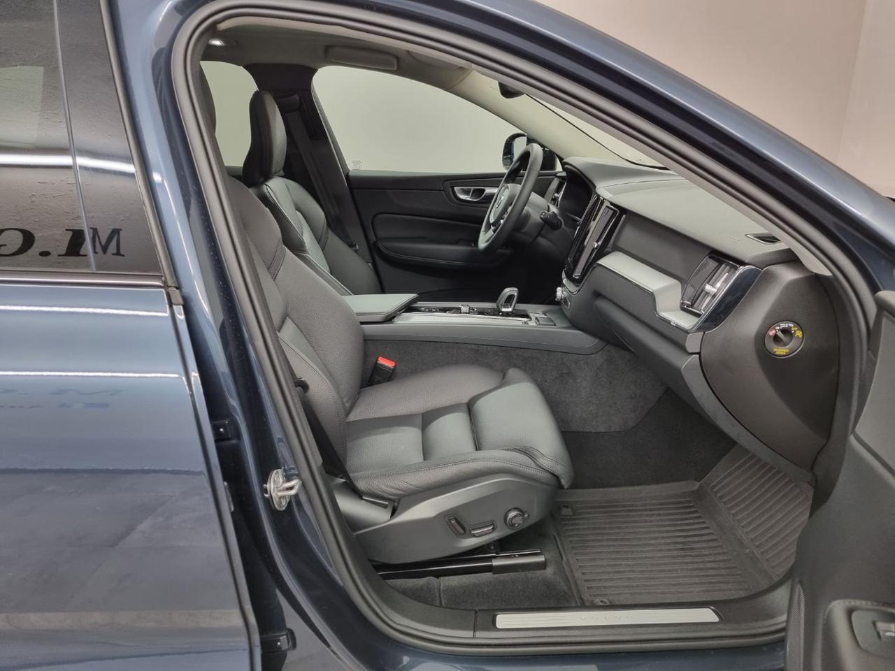 VOLVO XC60 T6 Recharge Plug-in Hybrid AWD automatico Plus Dar - 25