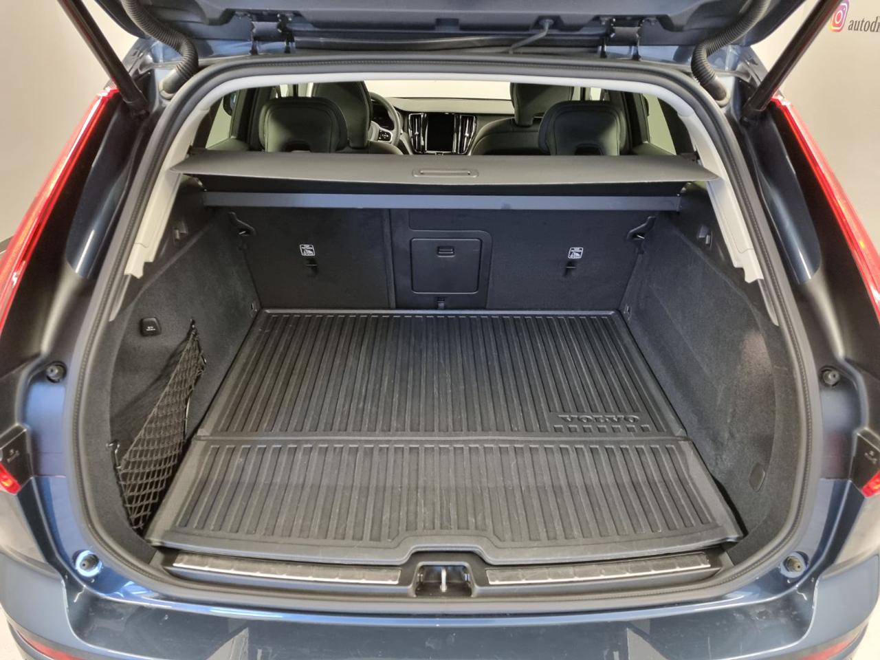 VOLVO XC60 T6 Recharge Plug-in Hybrid AWD automatico Plus Dar - 20