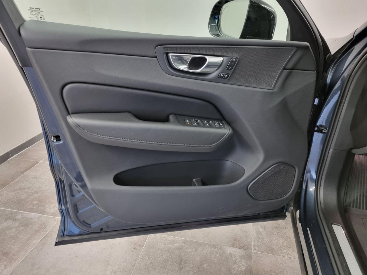 VOLVO XC60 T6 Recharge Plug-in Hybrid AWD automatico Plus Dar - 11