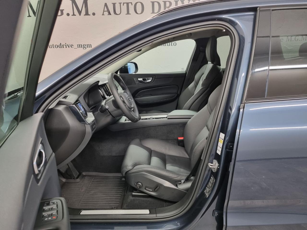 VOLVO XC60 T6 Recharge Plug-in Hybrid AWD automatico Plus Dar - 12