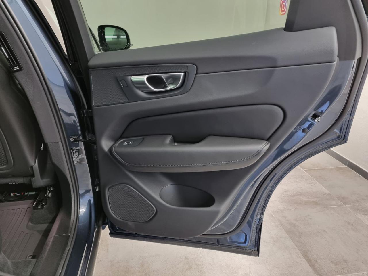 VOLVO XC60 T6 Recharge Plug-in Hybrid AWD automatico Plus Dar - 22