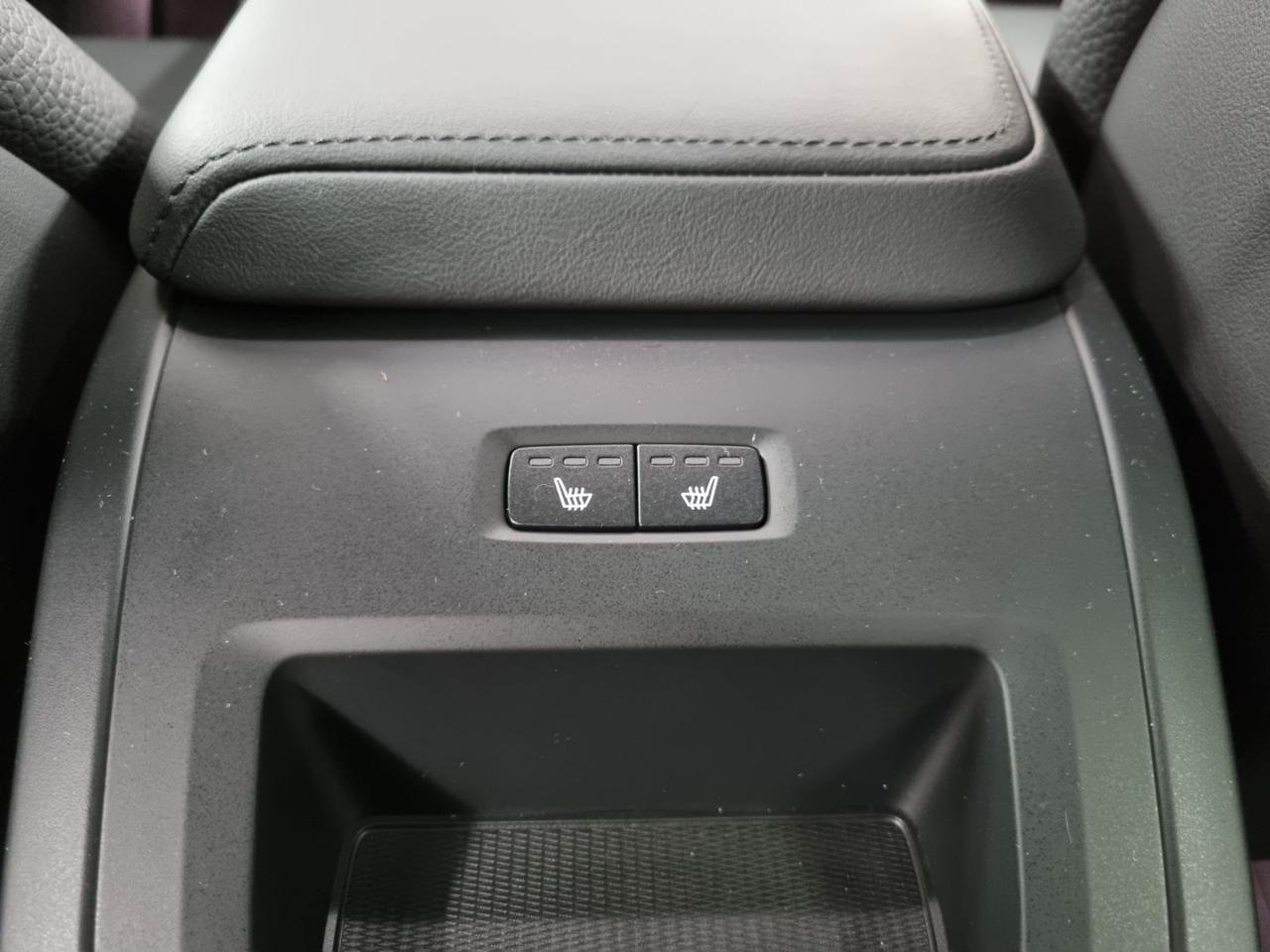 VOLVO XC60 T6 Recharge Plug-in Hybrid AWD automatico Plus Dar - 40