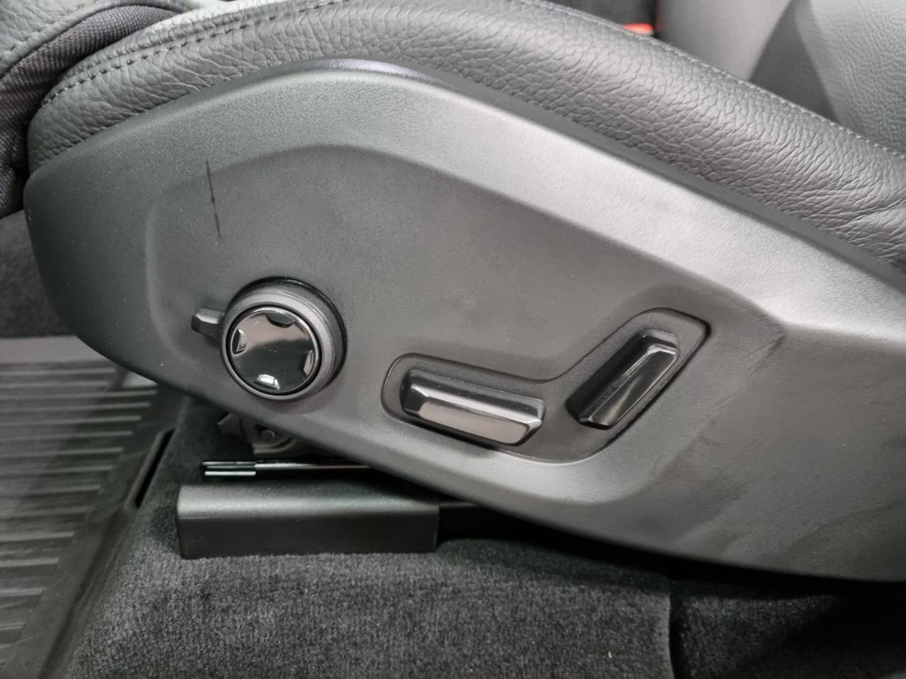 VOLVO XC60 T6 Recharge Plug-in Hybrid AWD automatico Plus Dar - 16