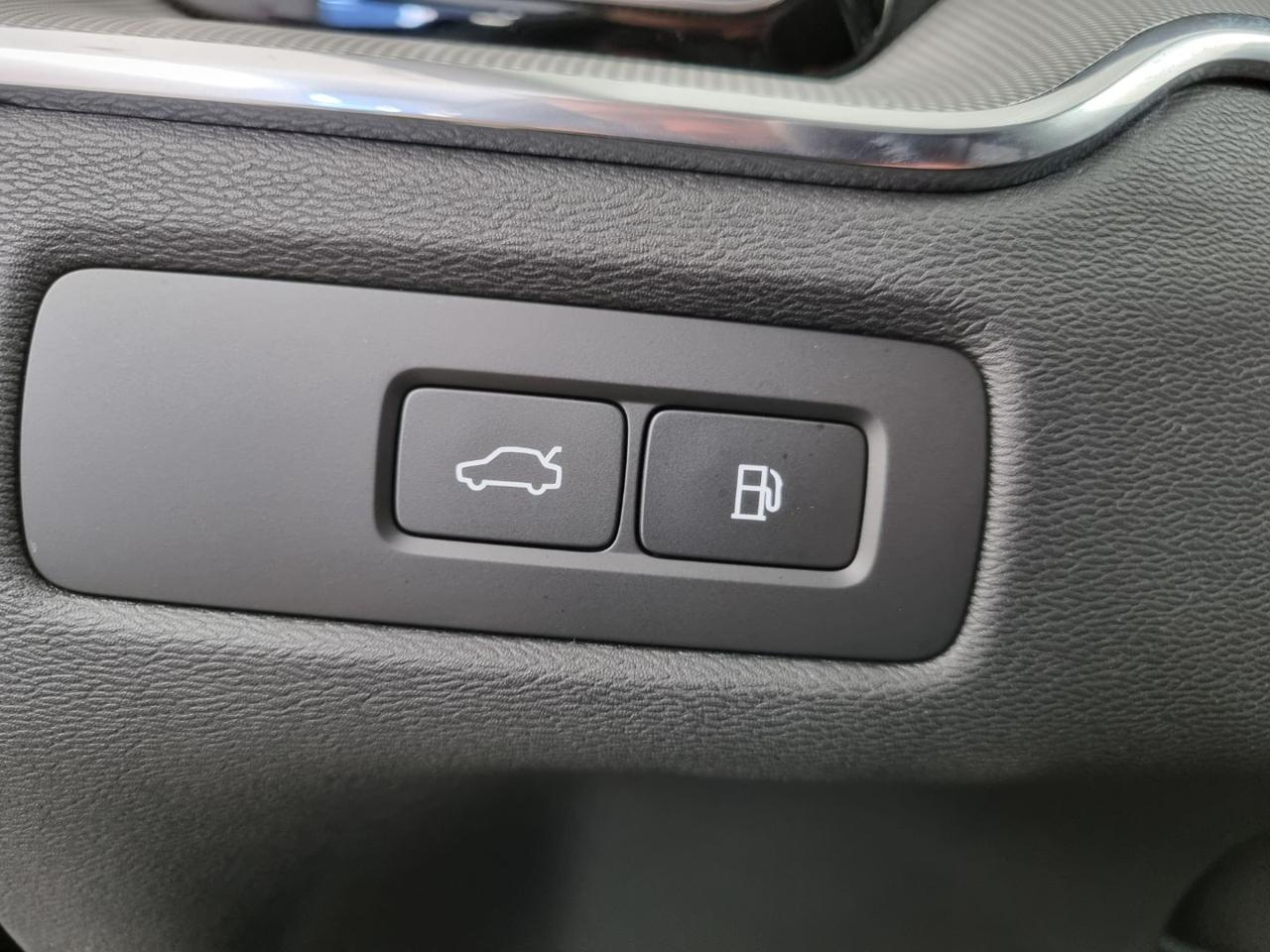 VOLVO XC60 T6 Recharge Plug-in Hybrid AWD automatico Plus Dar - 26