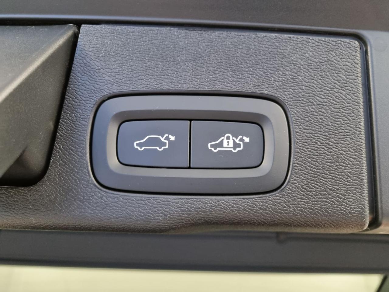 VOLVO XC60 T6 Recharge Plug-in Hybrid AWD automatico Plus Dar - 21