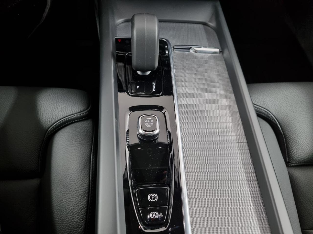 VOLVO XC60 T6 Recharge Plug-in Hybrid AWD automatico Plus Dar - 33