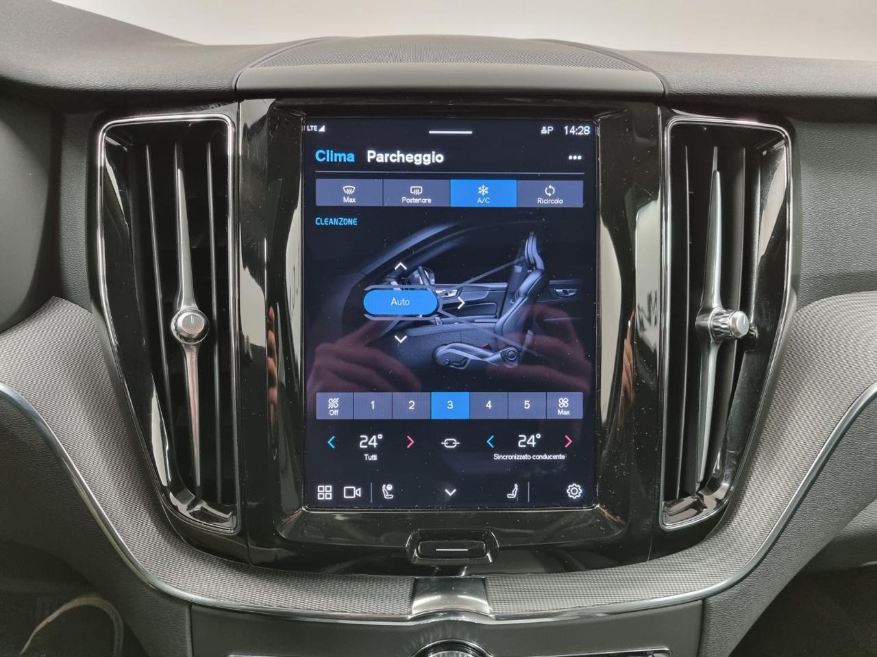 VOLVO XC60 T6 Recharge Plug-in Hybrid AWD automatico Plus Dar - 36