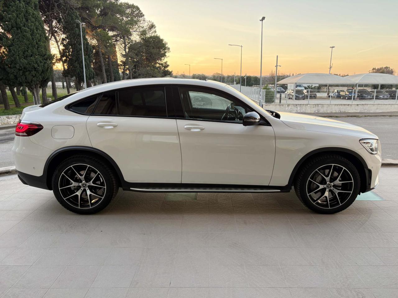 MERCEDES-BENZ GLC 220 d 4Matic Coupé Premium Plus Night Edition - 4