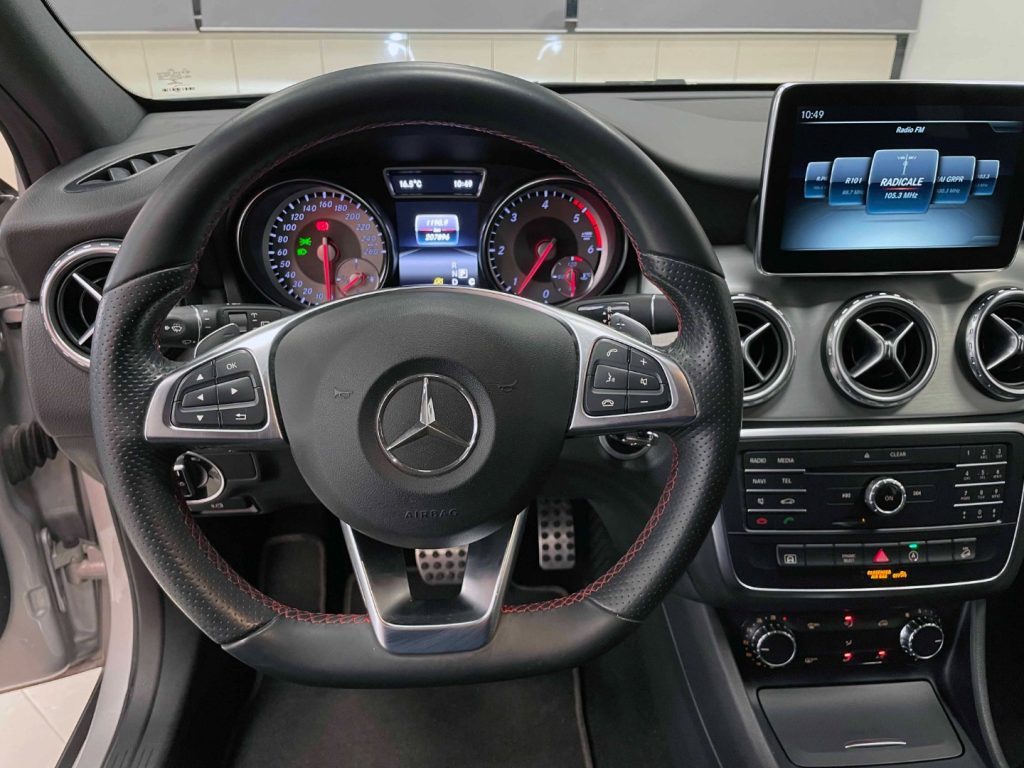MERCEDES-BENZ GLA 220 D SPORT 4MATIC 177CV AUTO - 17