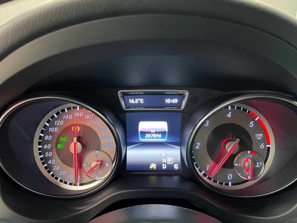 MERCEDES-BENZ GLA 220 D SPORT 4MATIC 177CV AUTO - 18