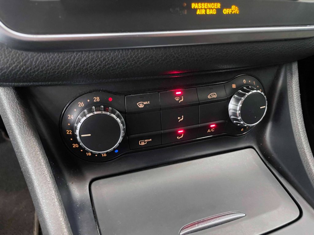 MERCEDES-BENZ GLA 220 D SPORT 4MATIC 177CV AUTO - 27