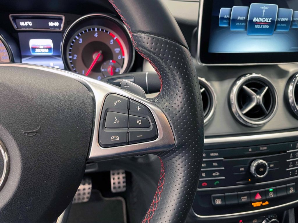 MERCEDES-BENZ GLA 220 D SPORT 4MATIC 177CV AUTO - 45