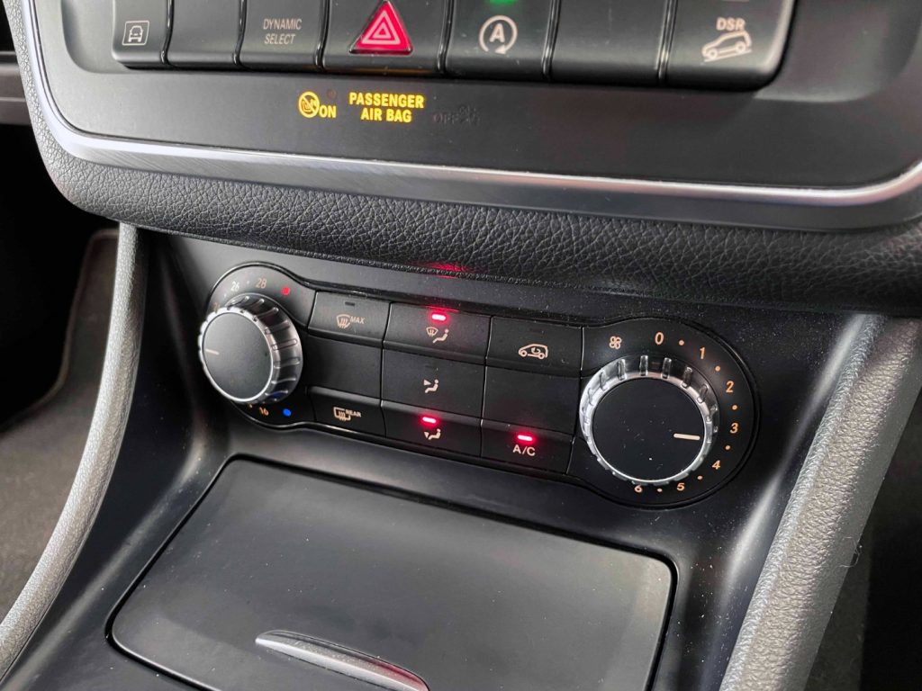 MERCEDES-BENZ GLA 220 D SPORT 4MATIC 177CV AUTO - 51