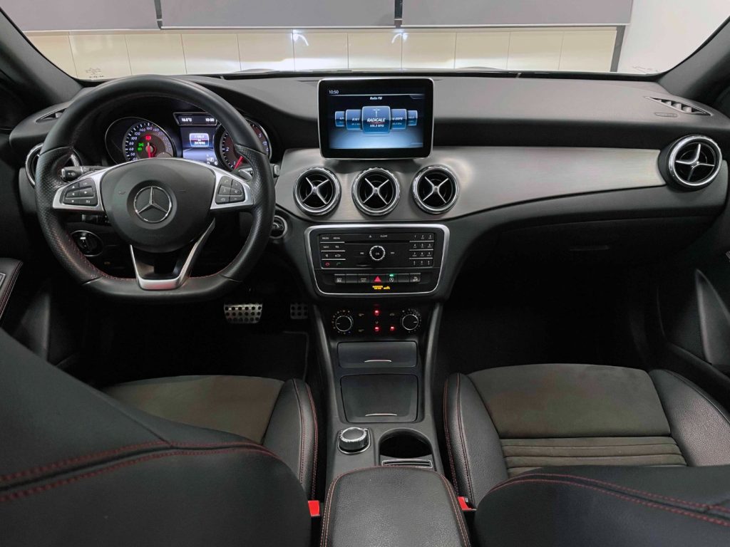 MERCEDES-BENZ GLA 220 D SPORT 4MATIC 177CV AUTO - 52
