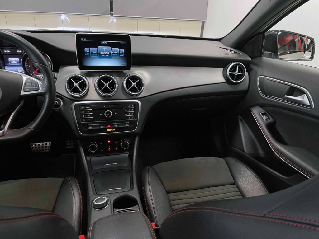 MERCEDES-BENZ GLA 220 D SPORT 4MATIC 177CV AUTO - 54