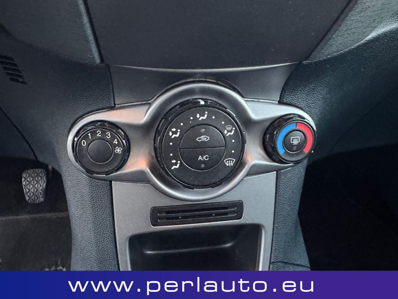 FORD Fiesta 1.4 TDCi 68CV 5 porte Titanium - 10