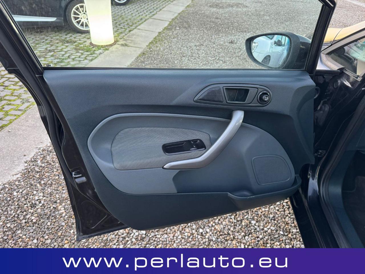 FORD Fiesta 1.4 TDCi 68CV 5 porte Titanium - 7