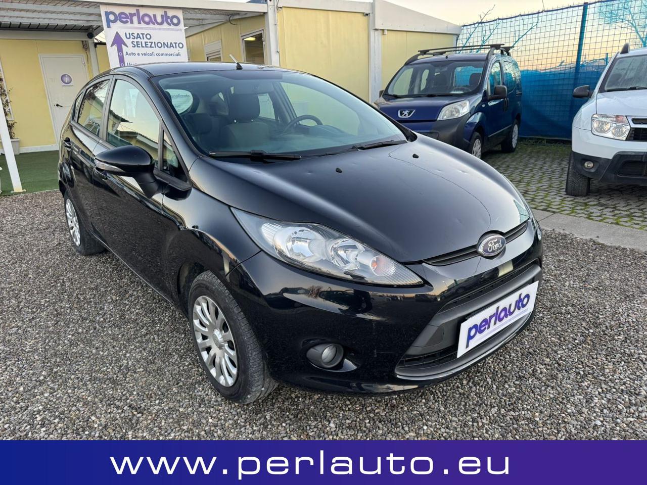 FORD Fiesta 1.4 TDCi 68CV 5 porte Titanium - 2