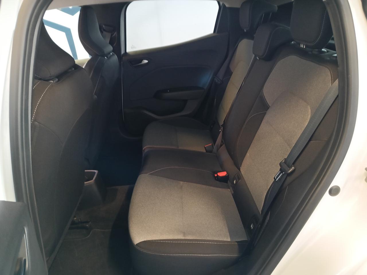 RENAULT Clio Full Hybrid Automatica 145 CV Evolution - 9