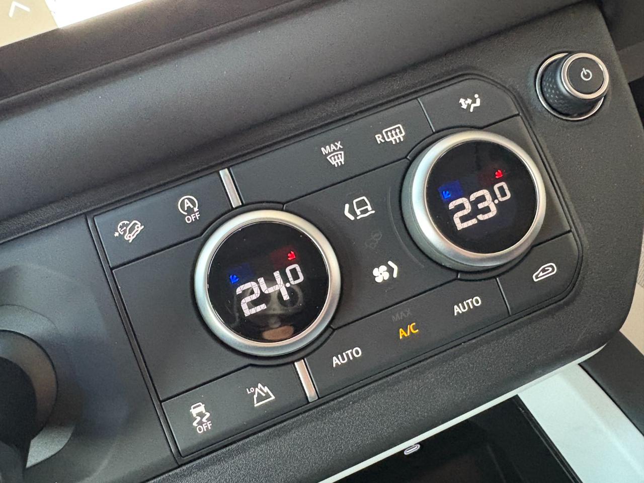 LAND ROVER Defender 90 3.0D I6 200 CV AWD Auto S. - 24