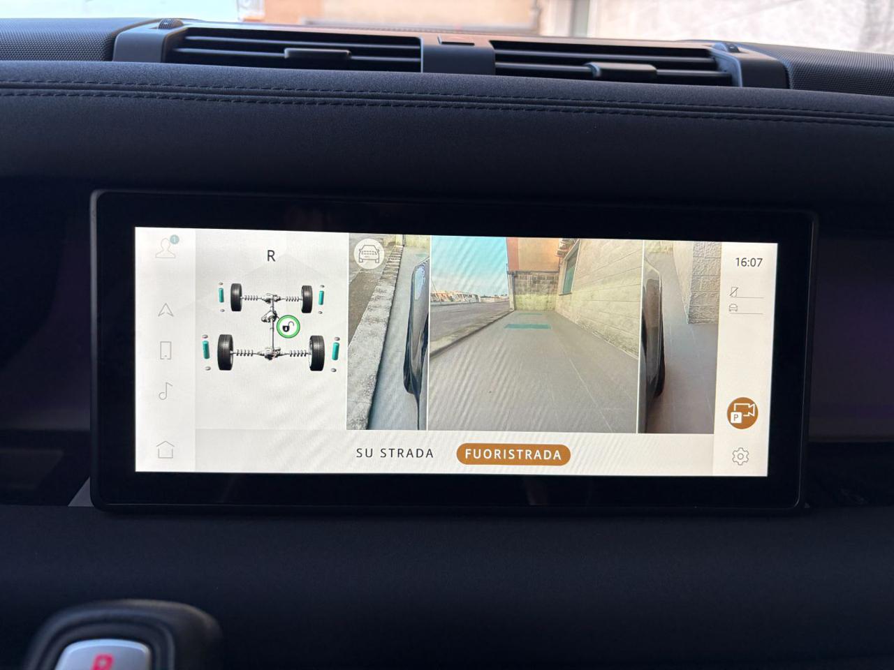 LAND ROVER Defender 110 3.0D I6 200 CV AWD Auto SE 7 POSTI. - 42