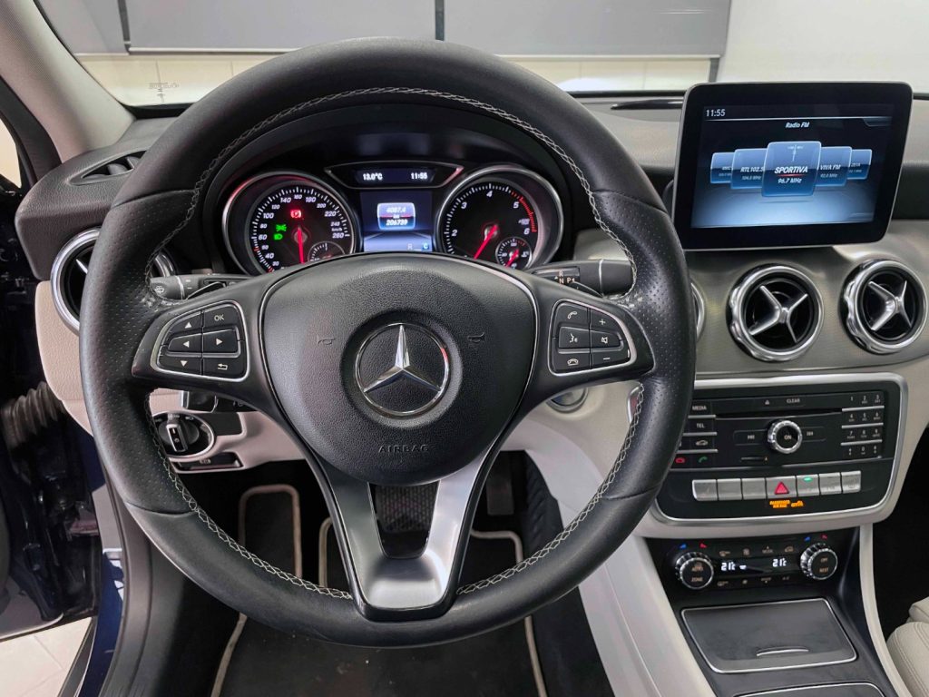 MERCEDES-BENZ GLA 200 D SPORT AUTO - 19