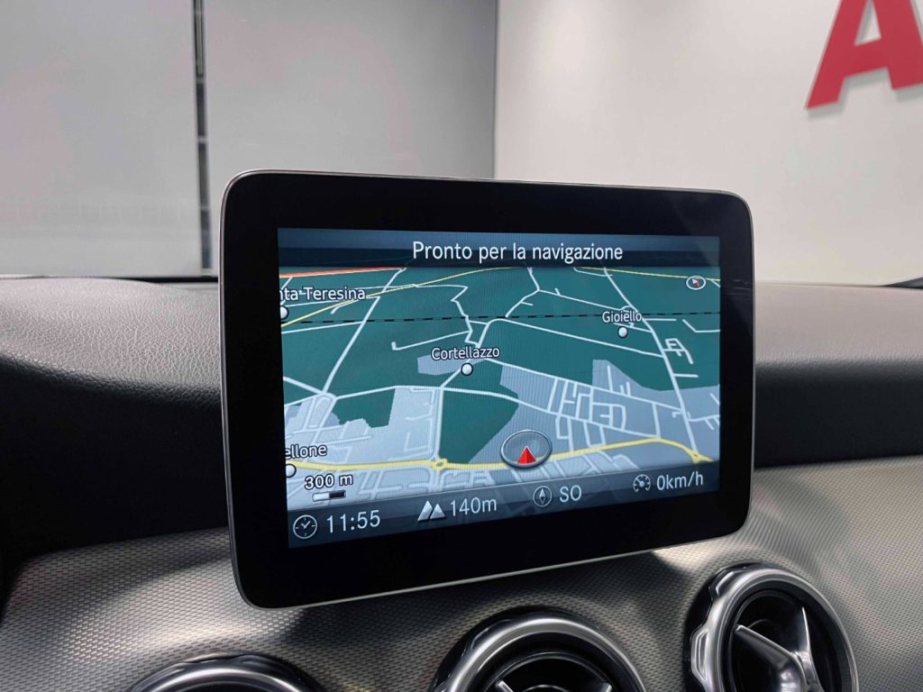 MERCEDES-BENZ GLA 200 D SPORT AUTO - 23