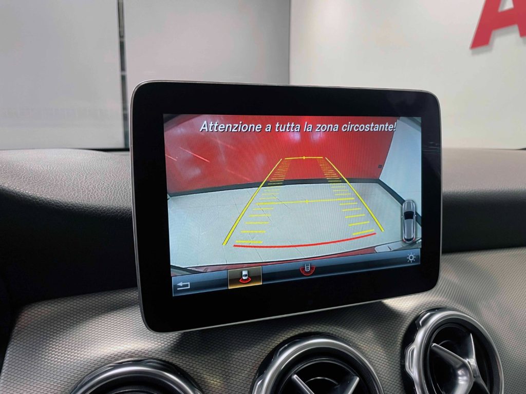 MERCEDES-BENZ GLA 200 D SPORT AUTO - 25