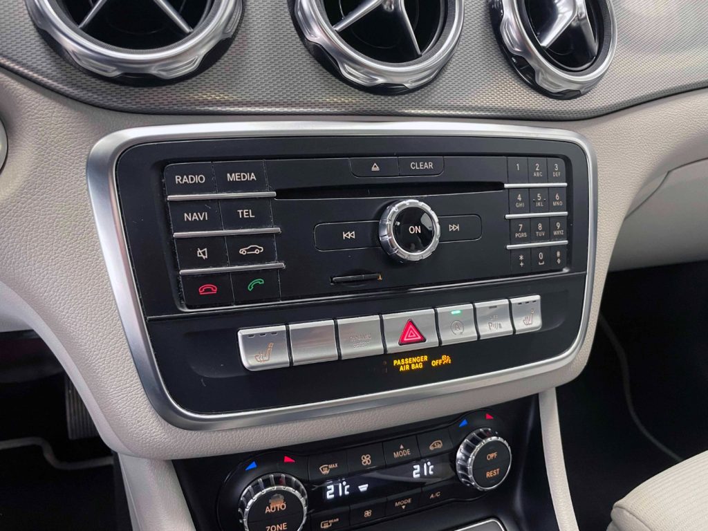 MERCEDES-BENZ GLA 200 D SPORT AUTO - 26