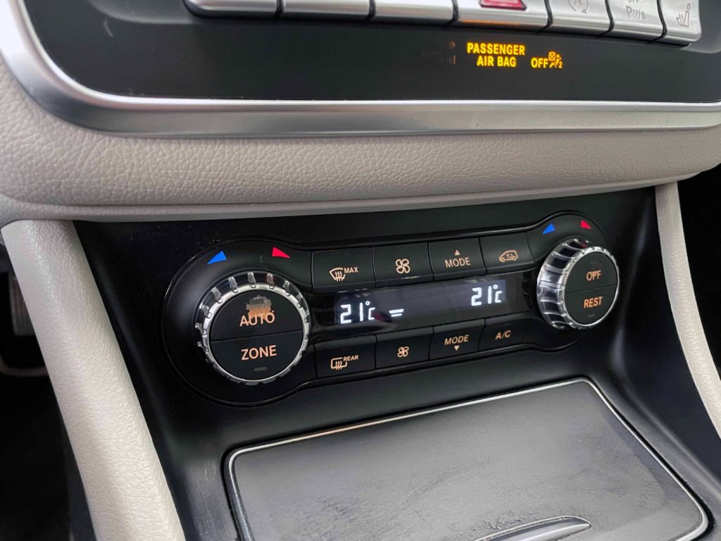 MERCEDES-BENZ GLA 200 D SPORT AUTO - 27